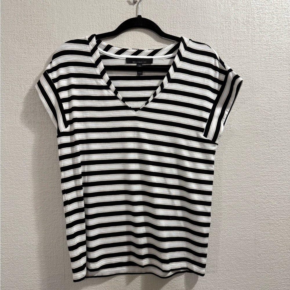 White House Black Market Black, White with gold Striped V-Neck Top size XS